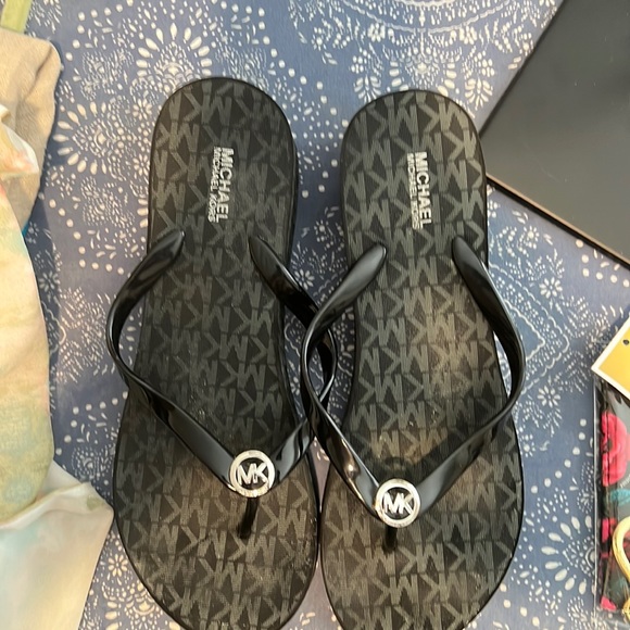 Michael Kors Shoes Michael Kors Flip Flops In Black Size 85 Poshmark